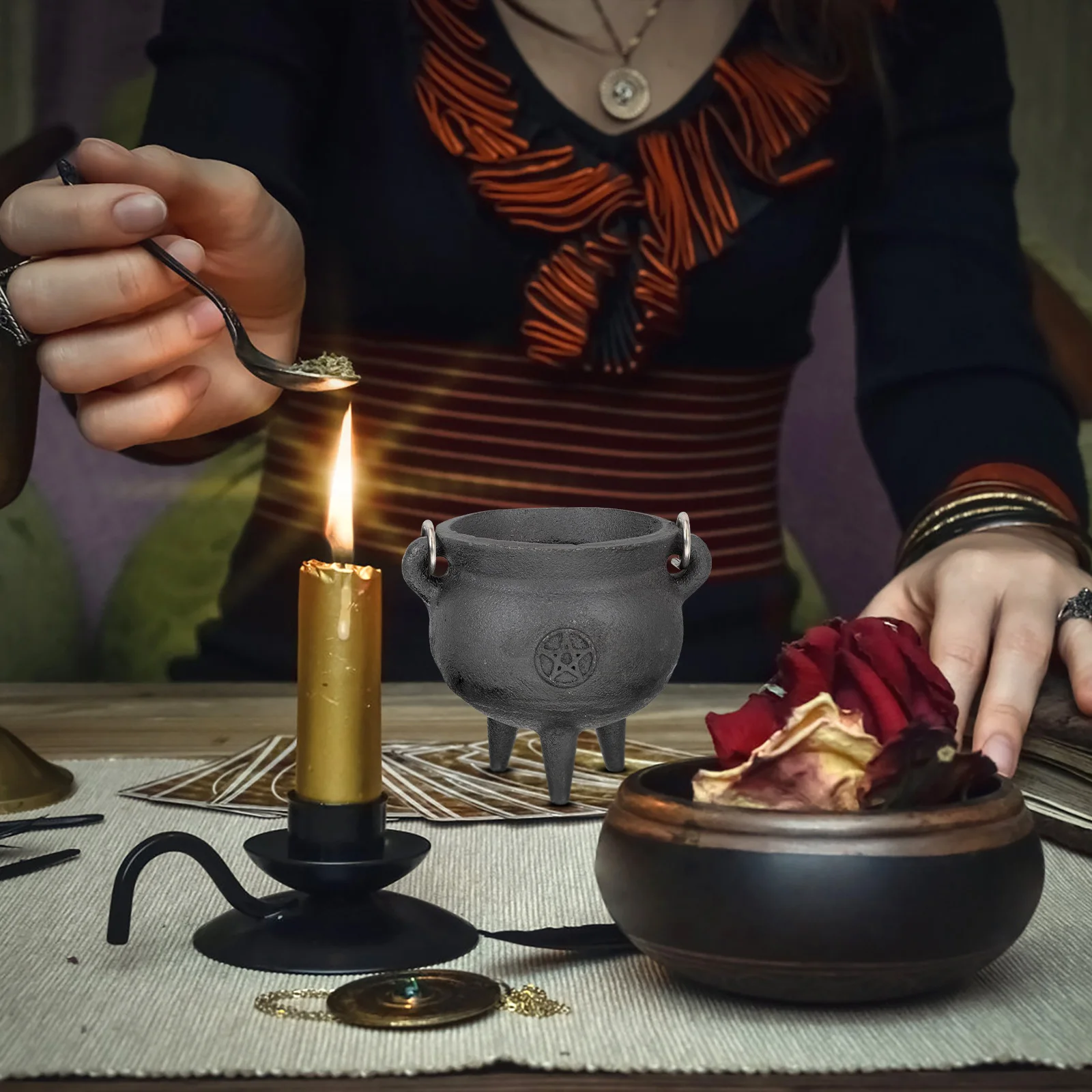 

Witch Cauldron Pot nament Miniature Iron Desktop Sacrifice Tool Decoration Halloween Decorative Pots Metal Adornment