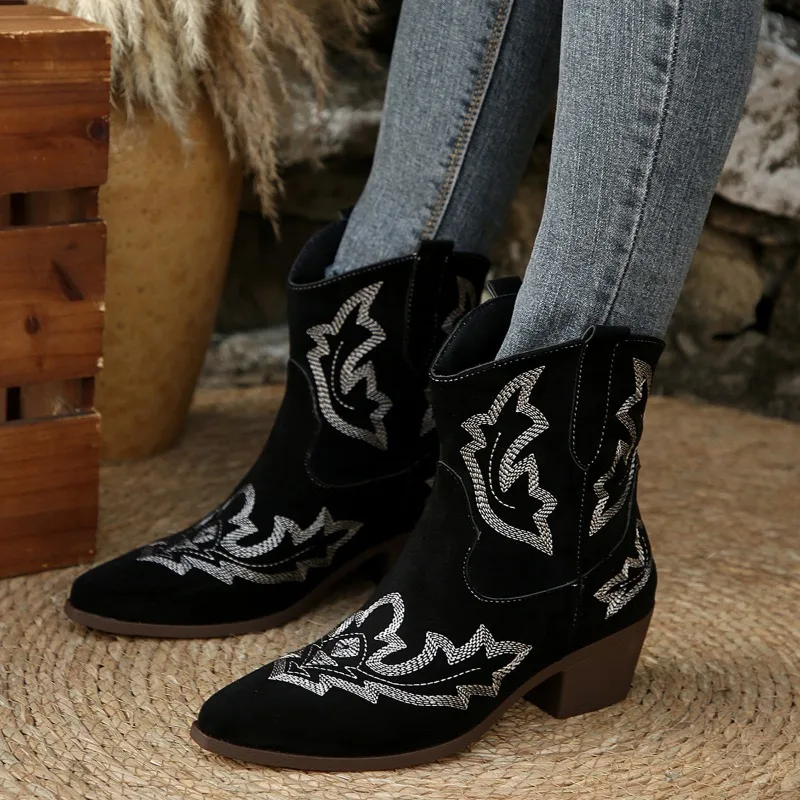 Women Western Cowboy Ankle Boots 5.5cm Block Heel Pointed Toe Vintage Embroidery Retro Cowgirl Boots for Festival Outfit