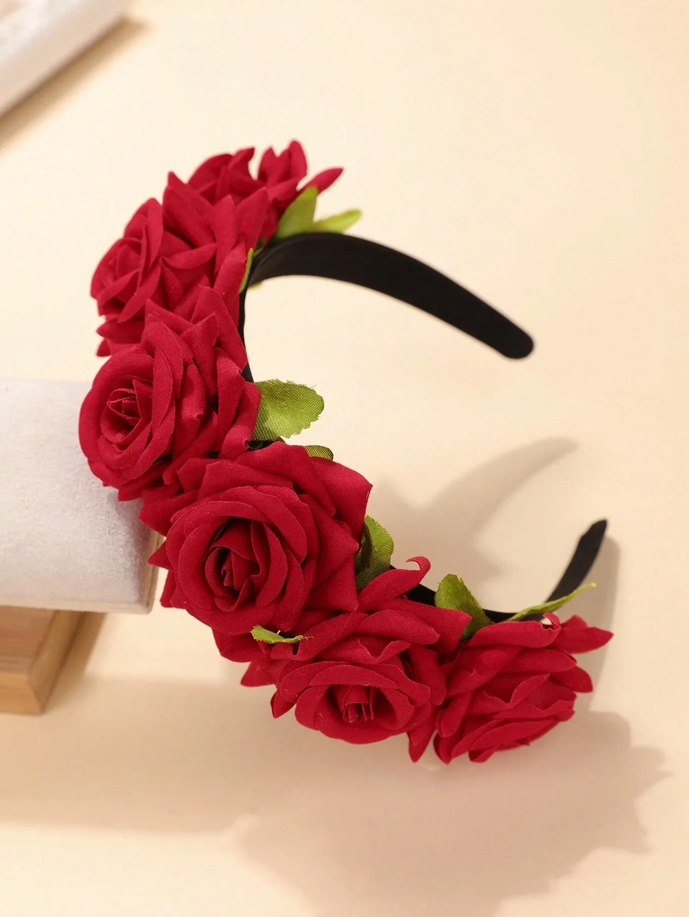 

1 шт. Цветочная повязка на голову, повязка с искусственными розами, цветочная повязка в лесном стиле для женщин, нежная и свежая повязка на голову, для невесты на свадьбу или в отпуск.