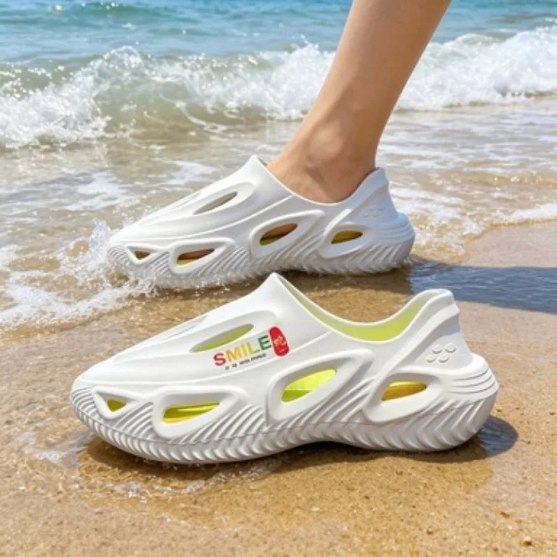 

New EVA Men Sandals Couple Soft Hollow Garden Shoes Women Designer Hole Slipper Sneakers Beach Water Shoes Slip on Foam Runner