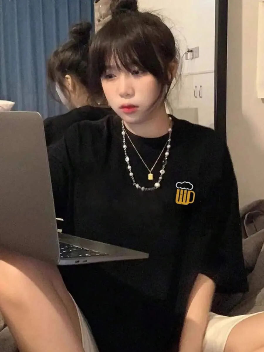 

Черная футболка большого размера плюс: японская графика «Не достаточный алкоголь».