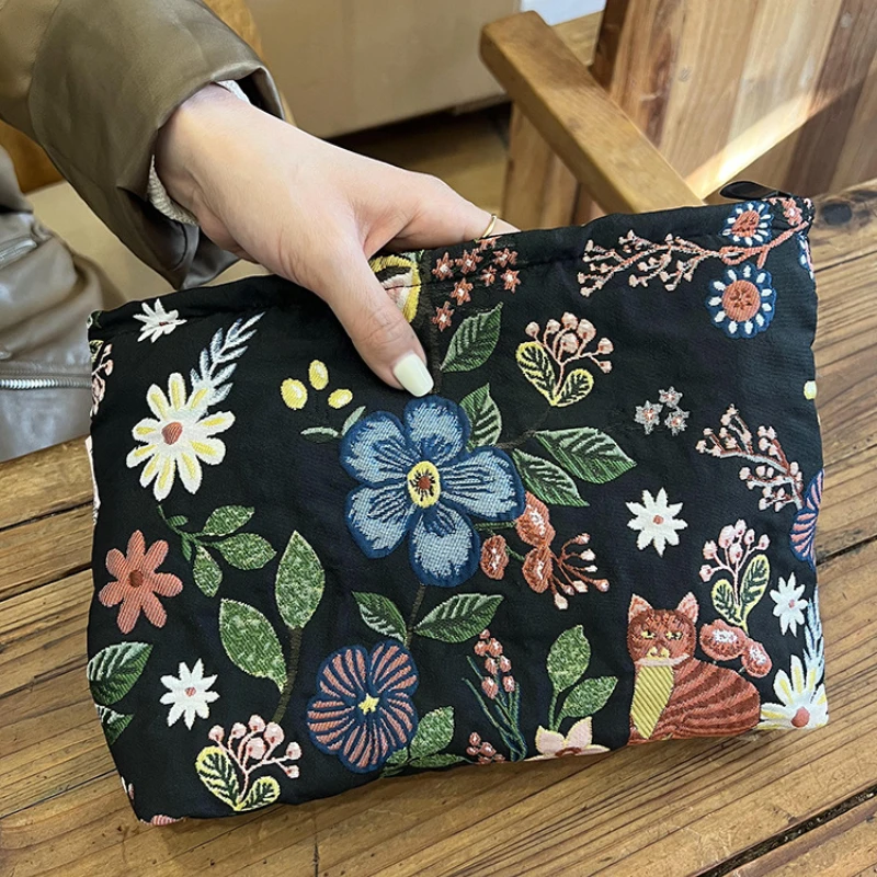 Embroidered Jacquard Clutch Makeup Bag, New Fashion Design for Skincare Products Toiletry Organizer Pouch Neceser