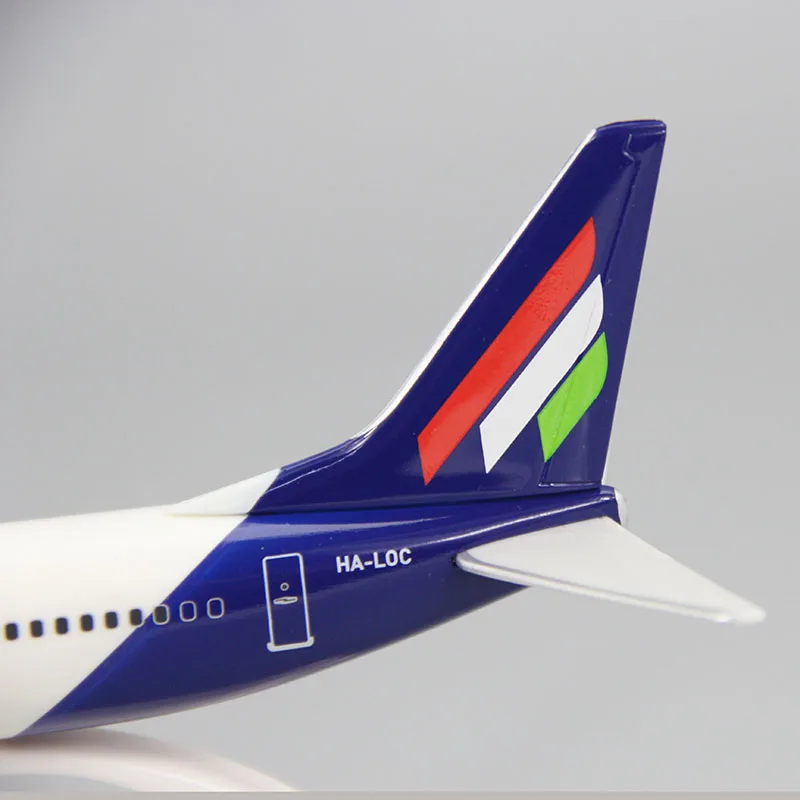 2025 Nuovo Scala 1:200 B737-800 Malev MALEV Compagnia Aerea ABS Plastica Modello di Aereo Giocattoli Aereo Aereo Giocattolo Assemblaggio Collezione Display