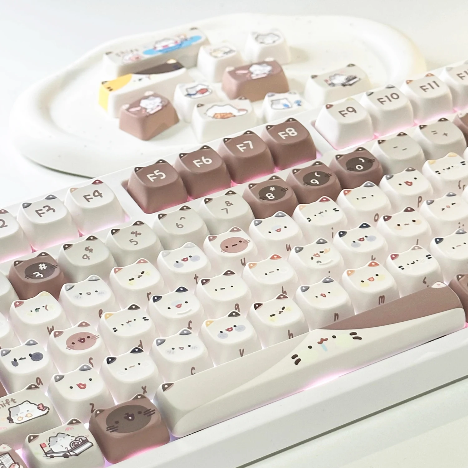 Imagem -06 - Cute Mocha Cat Anime Keycaps Perfil de Cereja Pbt Coffee Cartoon Theme Tampas de Teclado para mx Switch Teclados Mecânicos 140 Teclas