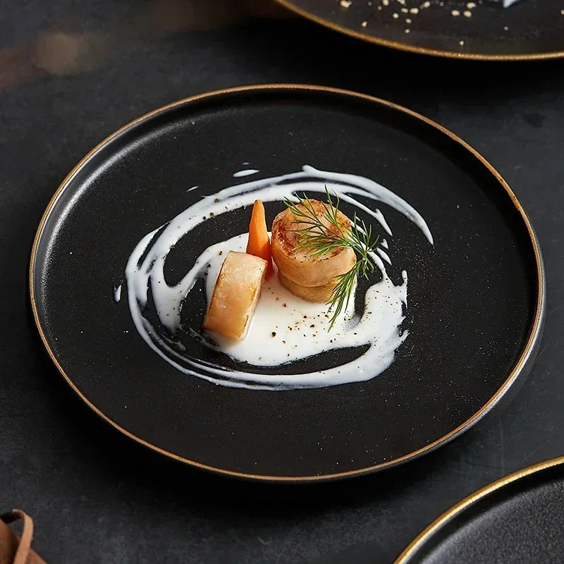 

Черная матовая керамическая тарелка в стиле вестерн с золотыми краями, круглая десертная тарелка, посуда, фрукты, мясо, кухонная утварь для ресторана