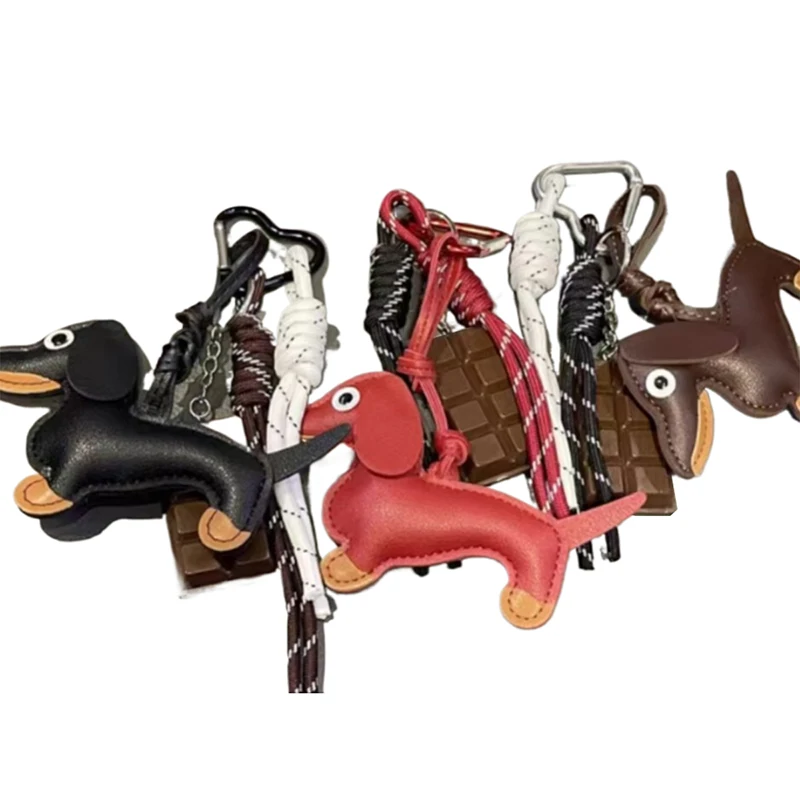 Lindo llavero de perro salchicha para mujer, llavero de perro vintage con cuerda de cuero trenzada, colgante único para bolsa de regalo para amantes de las mascotas