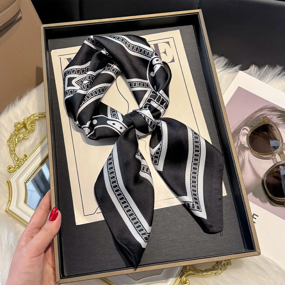2025 neue 70*70 cm Silk Satin Haar Schal Frauen Taschentuch Gedruckt Weibliche Quadratischen Kopf Bandana Kleine Hals Schalldämpfer hijab Dame Mädchen