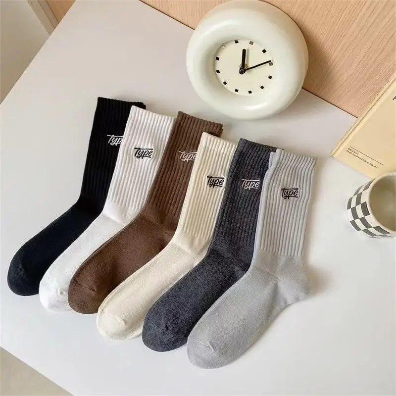 6 Paar Herren Mode Minimalistische Crew-Socken Atmungsaktives Polyester Anti-Geruch Feuchtigkeitsableitend Bequem Gestrickt mit Gerippten Bündchen