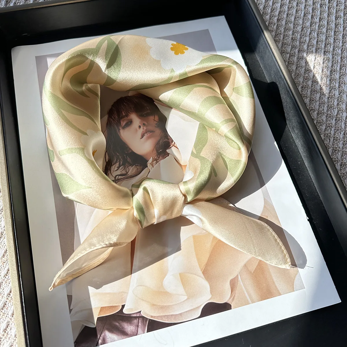 

Шелковая бандана из 100% шелка для женщин, с узором из маленьких желтых цветов, высококачественный платок из тутового шелка, хиджаб, шарфы, маленькие квадратные платки