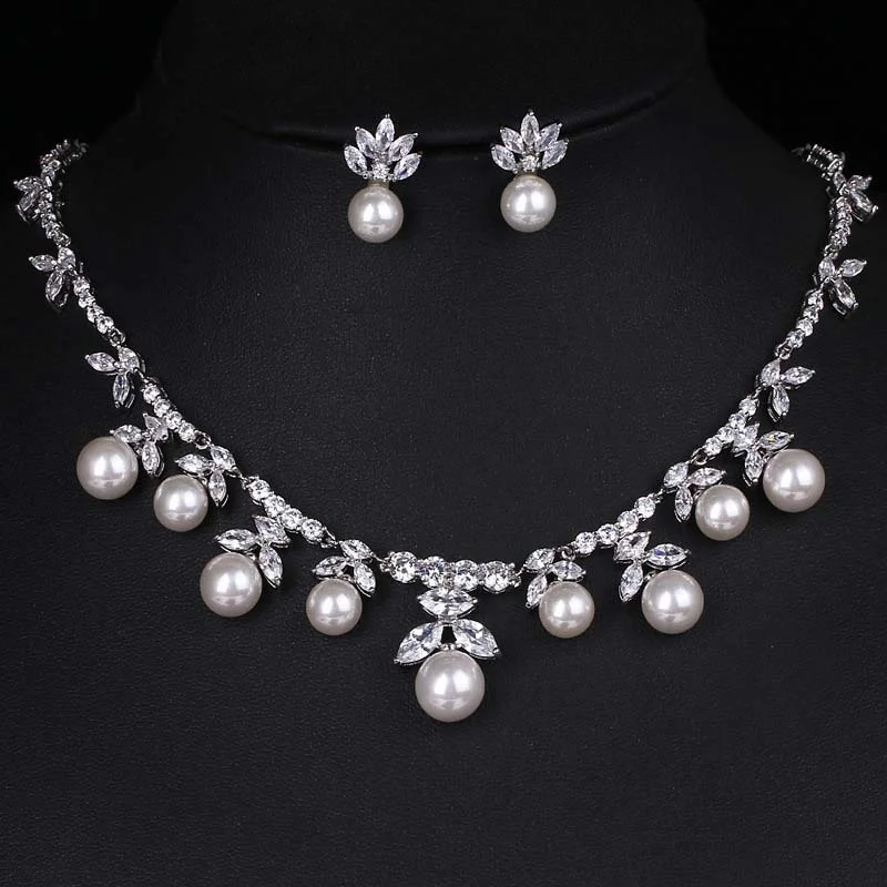 ensemble-de-bijoux-de-mariee-elegant-et-tendance-en-perles-collier-et-boucles-d'oreilles-exquis-pour-robe-de-mariee-banquet-et-occasions-formelles