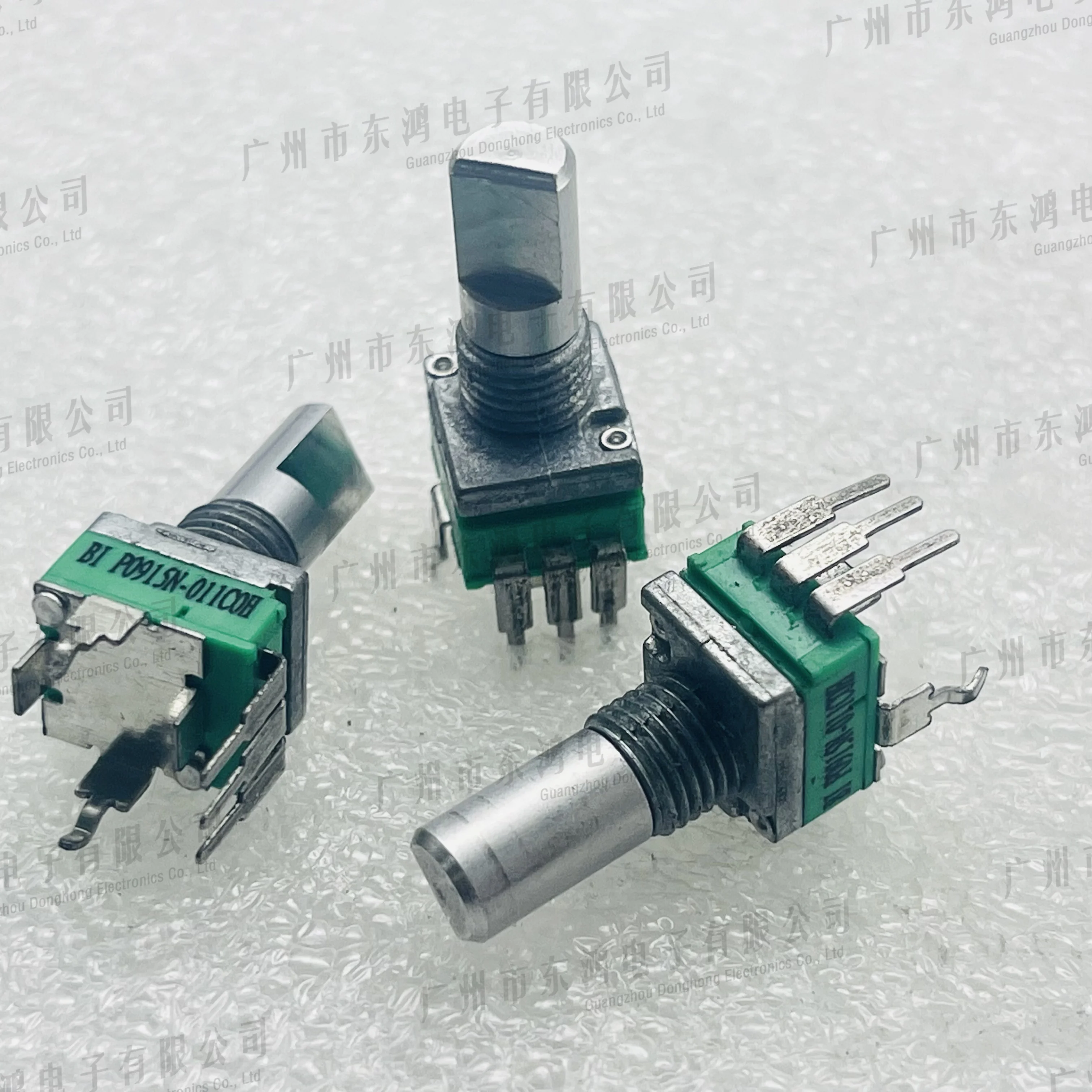 

5 шт. P0915n-011coh, однопозиционный прецизионный потенциометр-микшер с 40 положениями, A50k, длина оси 15 мм.