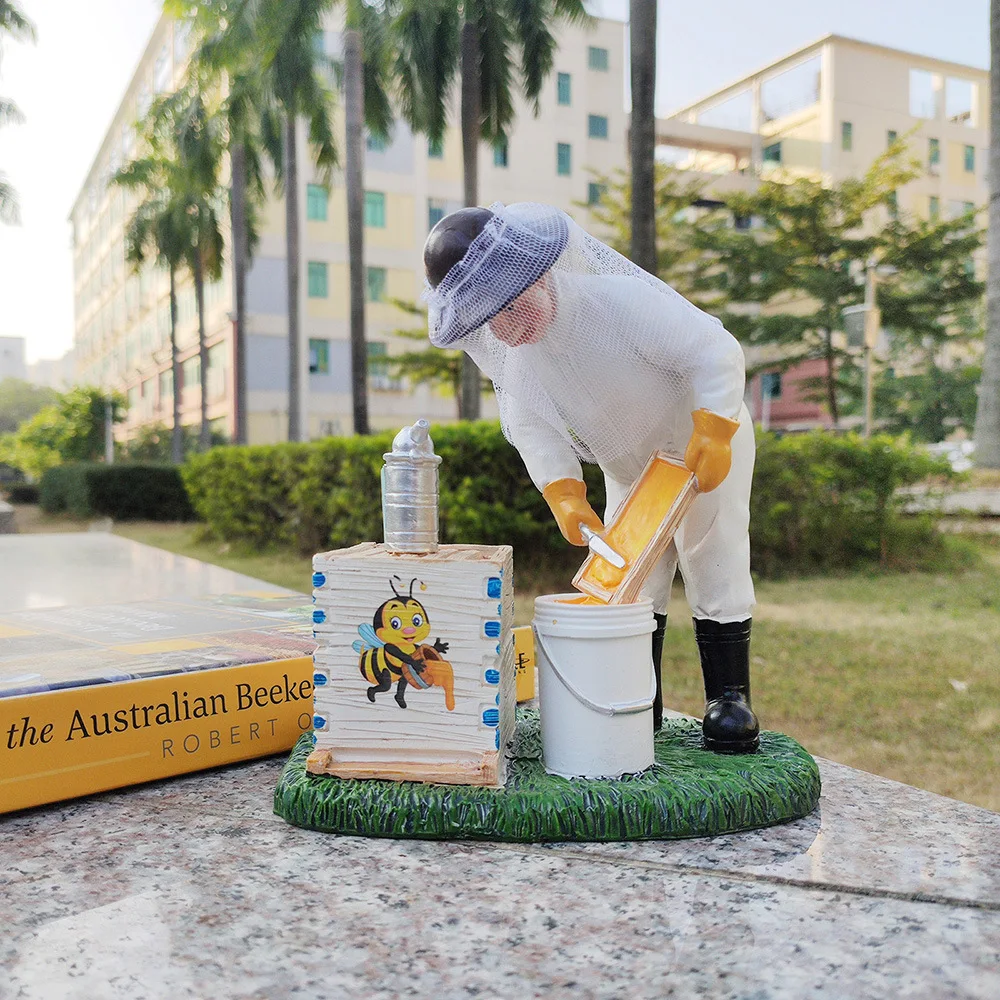 Factory Direct 2026 Beekeeper Honey Extraction Display Resin Home Office Desktop Ornament Crafts
