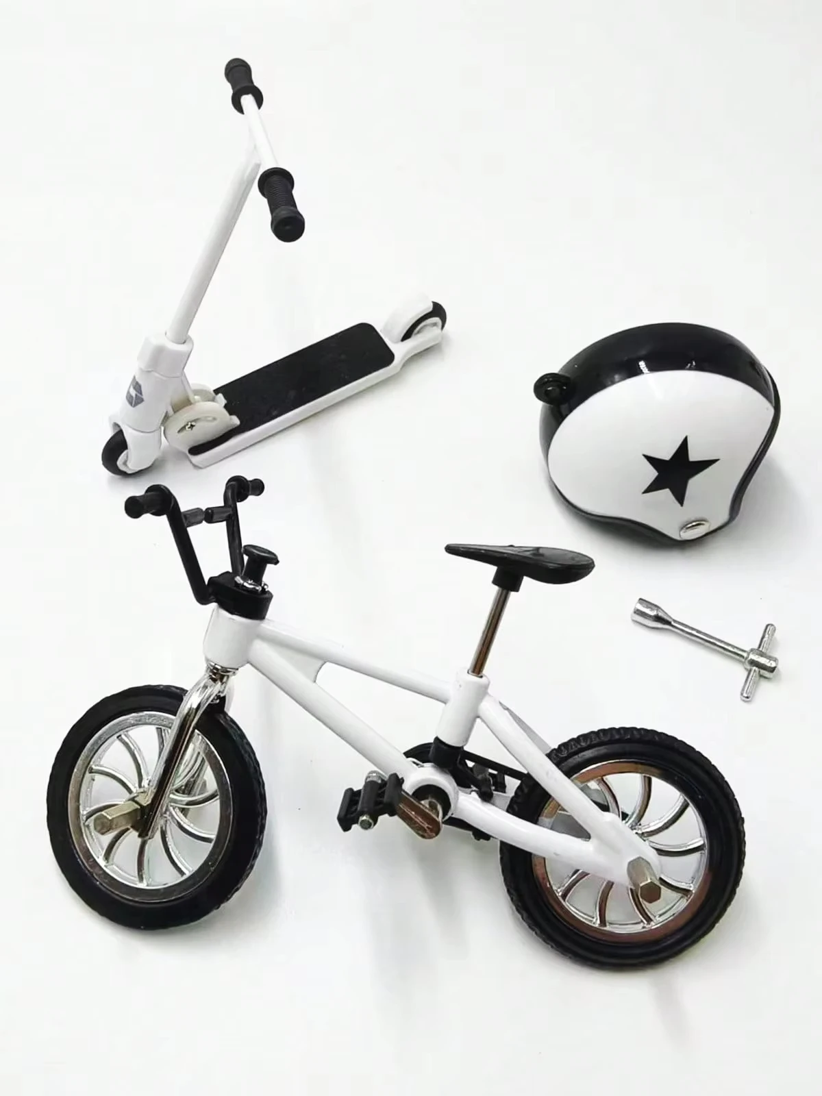 1:12 Miniatur-Fahrrad-Scooter-Set mit Reparaturwerkzeugen und Fahrradhelm für Puppenhaus-DIY-Diorama-Zubehör Mini-Sammlerstücke – Detail 10