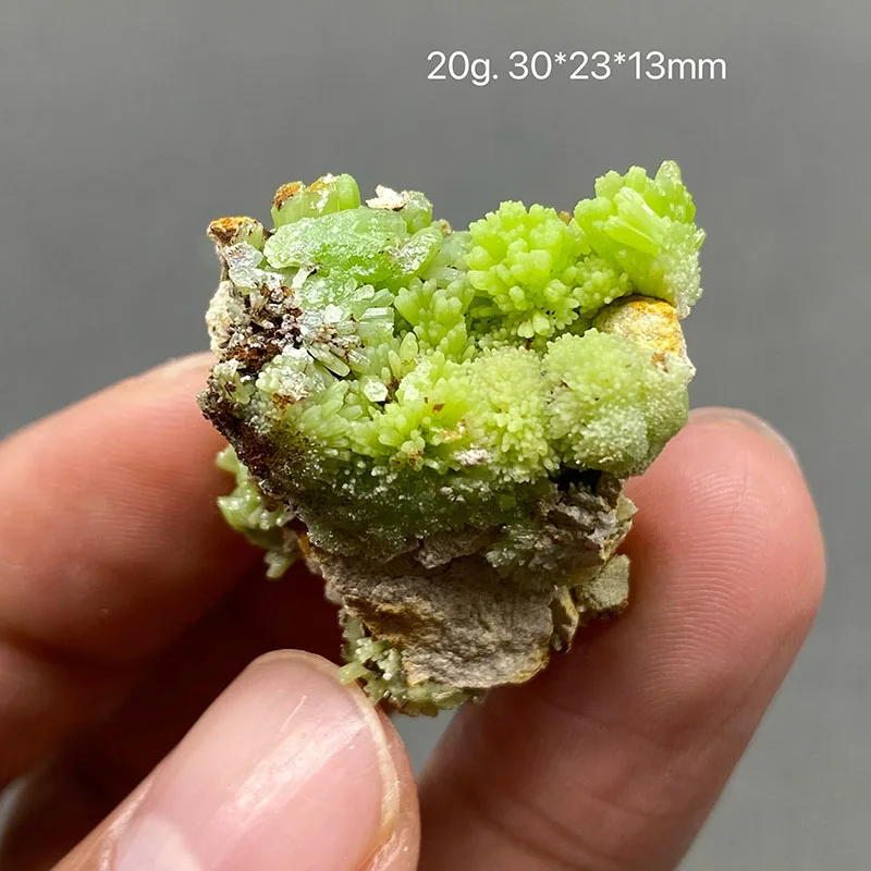 100% natural pyromorphite original stone mineral specimen cured crystal gem collection.