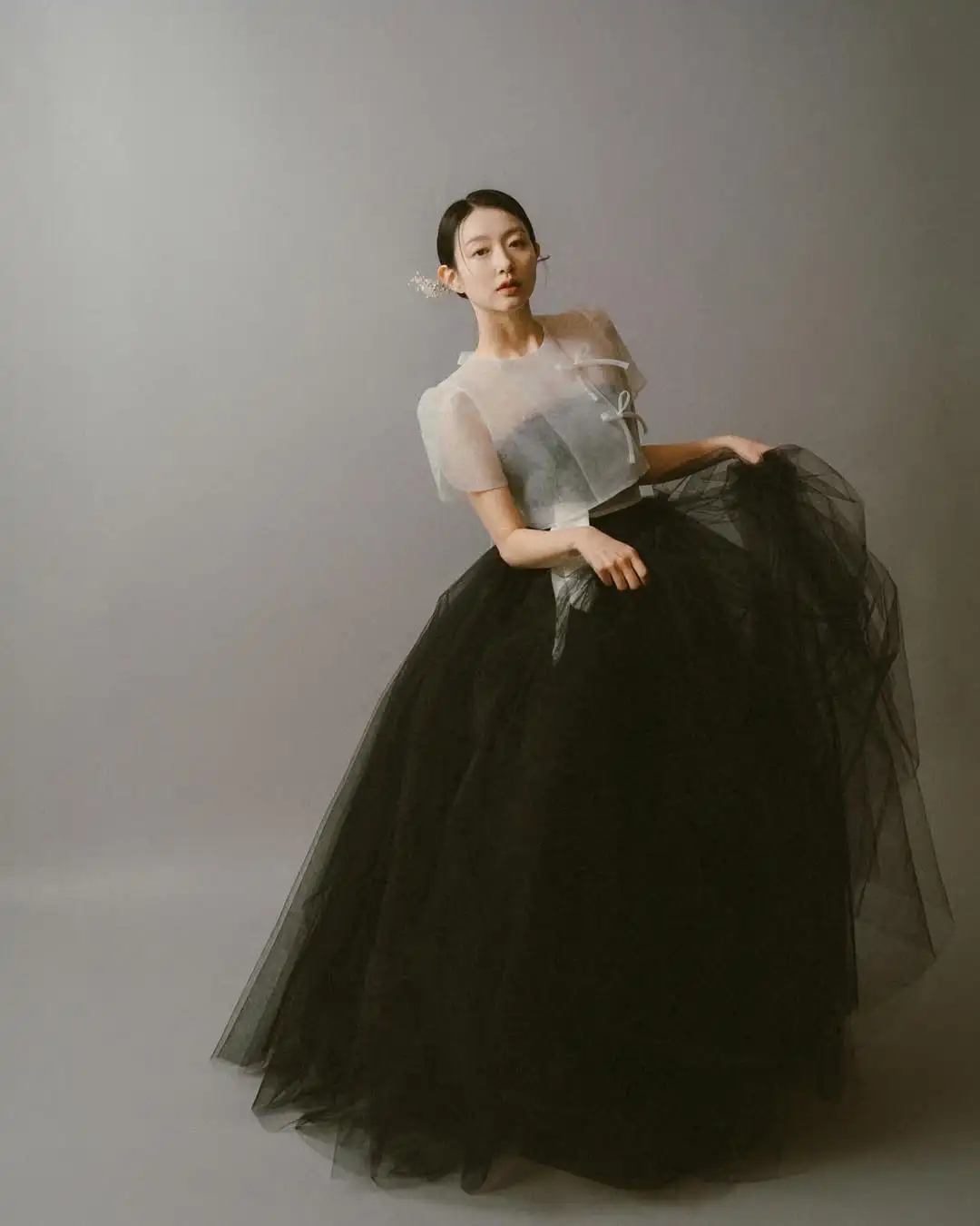 فساتين زفاف Sondr الكورية الكلاسيكية س الرقبة قصيرة الأكمام مخصصة فساتين الزفاف طول الأرض ألف خط مشد الزفاف الأسود المفاجئة