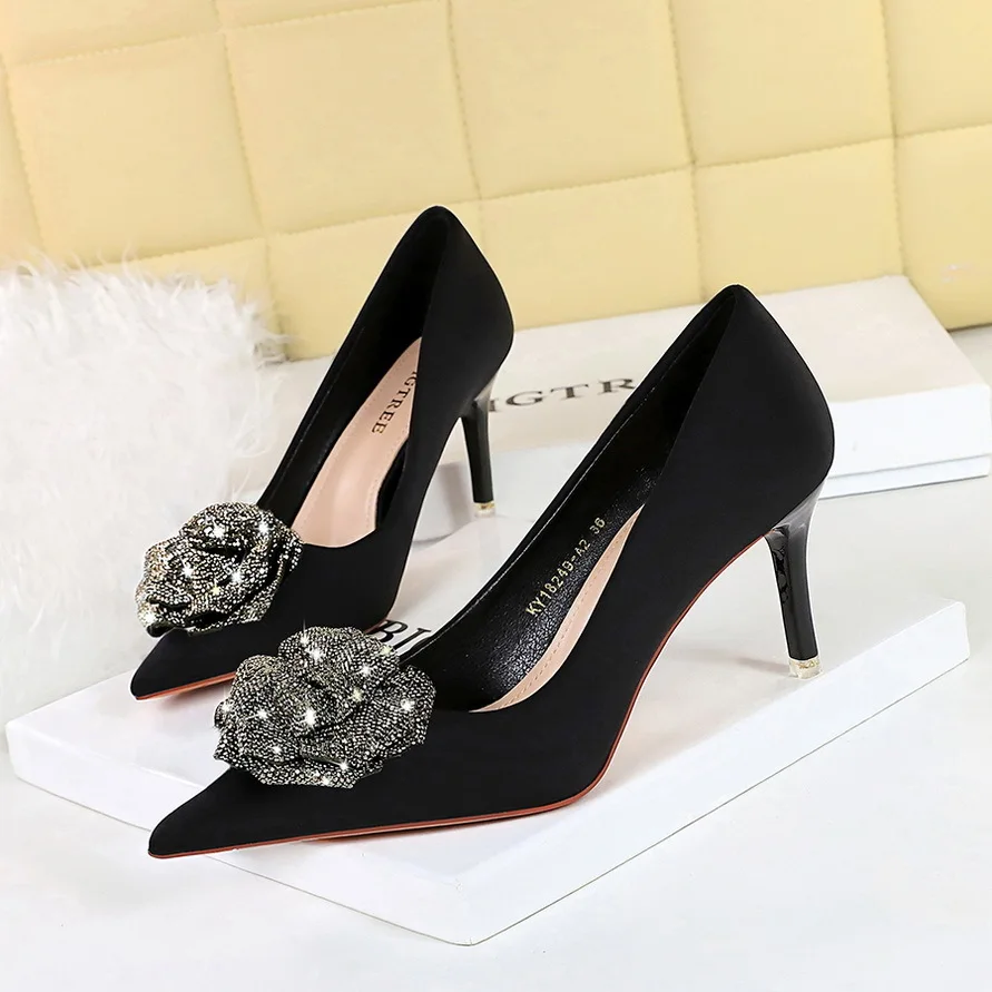 

Ladies Pumps Shoes Wind Light Luxury Banquet Women's Thin High Heels Silk Shallow Mouth Pointed Water Diamond Flower Single Shoe