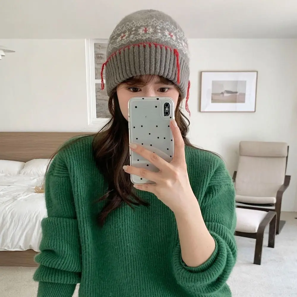 

Fashion Woolen Knitted Pullover Hat Keep Warm Ear Protection Jacquard Woolen Hat Solid Color Polyester Beanies Cap Female