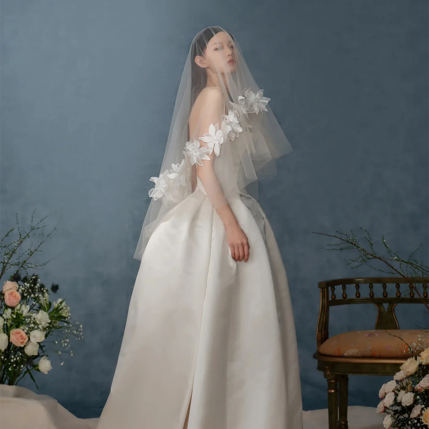 Strapless Satin Wedding Dress Handmade Floral Bridal Gown Lace Up Back Ball Gown Long Train Elegant Customied Vestido De Noiva