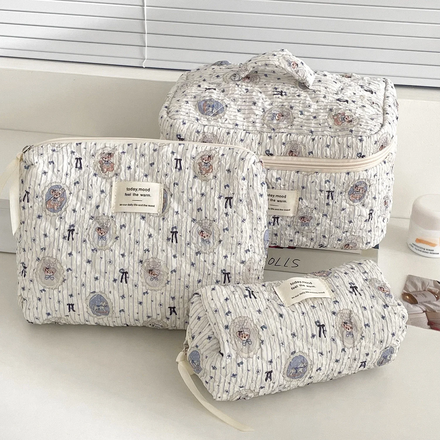 

Cartoon Bear Female Makeup Case Handbags Travel Portable High Capacity Ladies Storage Bag Sweet Bow Cosmetic Bags for Women