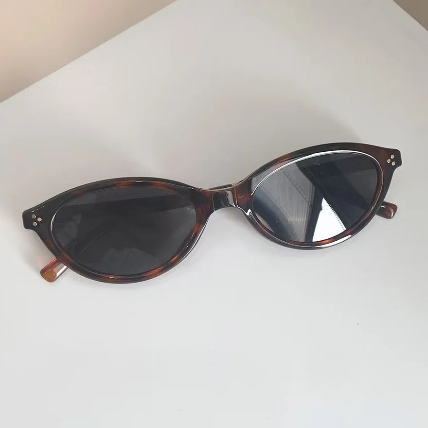Retro Cat-Eye Foldable Sunglasses Portable Mini Pocket Shades with Case UV400 Protection Vintage Narrow Frame Sun Glasses