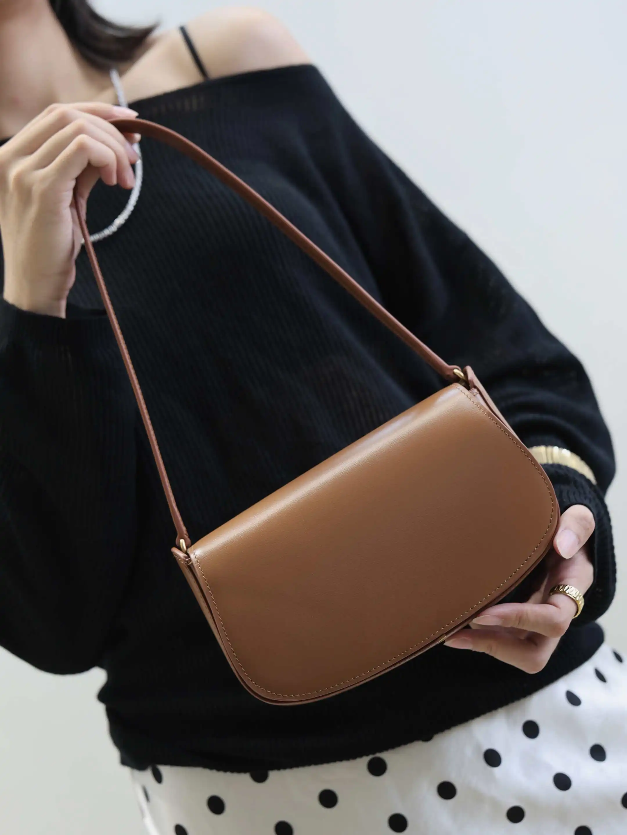 

2025 New Mini Caramel Bag Crossbody, Luxury Half Moon Hobo Bag for Women, Elegant Shoulder Handbag, Autumn Winter Purse