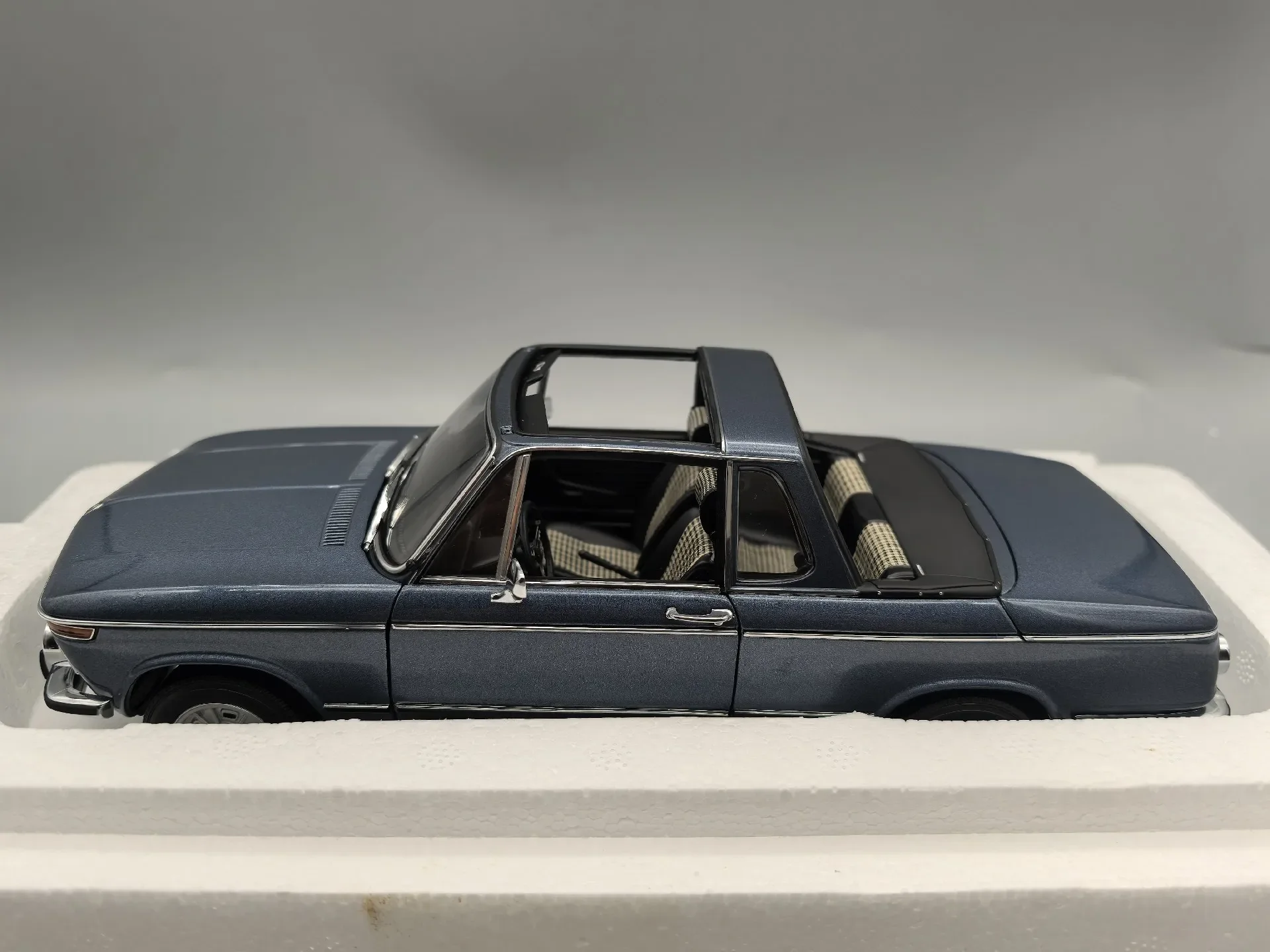 

Autoart 1:18 2002, BAUR CABRIO, синяя имитация, ограниченная серия, все открытые металлические статические модели автомобиля из сплава, игрушка в подарок