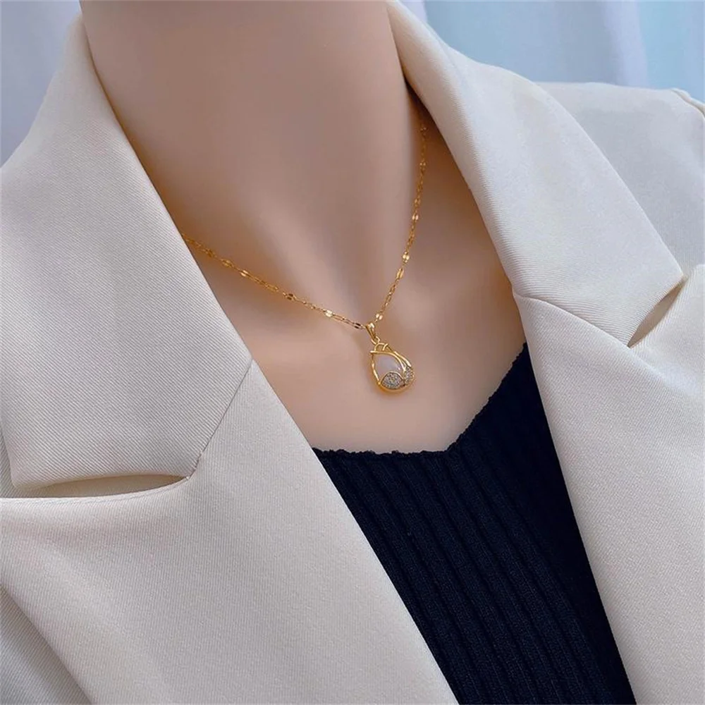 Fashionable and unique titanium steel necklace 2024 with tulip pendant for women