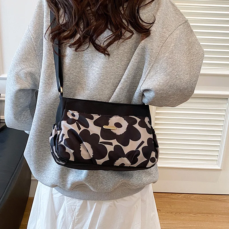 

2025 Women's Bag - South Korean Silk Lightweight, Multi-Layer Large-Capacity Crossbody/Single-Shoulder