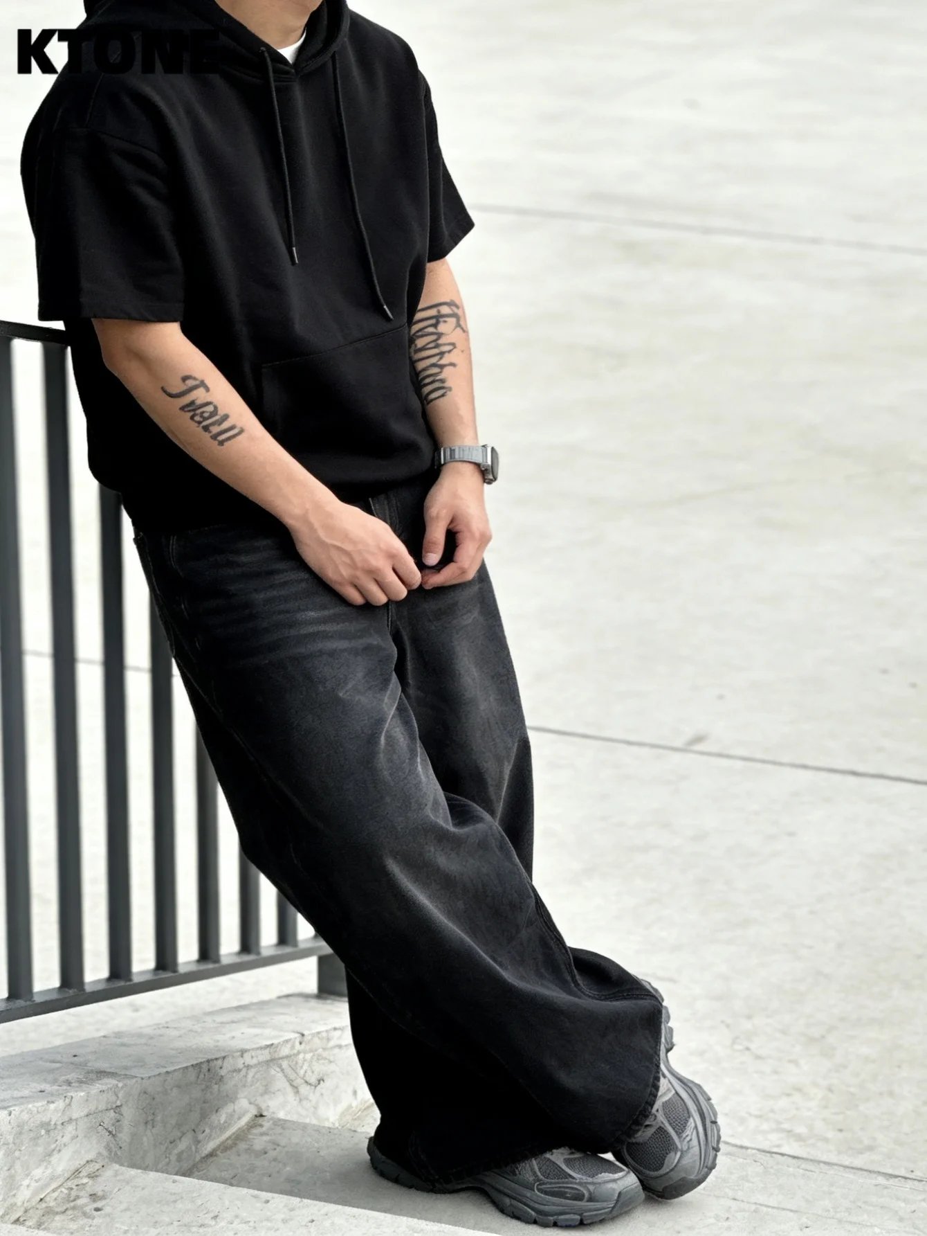 

Man's Baggy Jeans Original Drip for Dating Wear. No accessories or belts included.