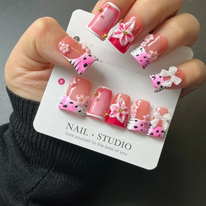 10 pièces à la main Kawaii ongles rose imprimé léopard presse sur ongles 3D arc conception florale mignon bec de canard faux ongles doux Dessert Style