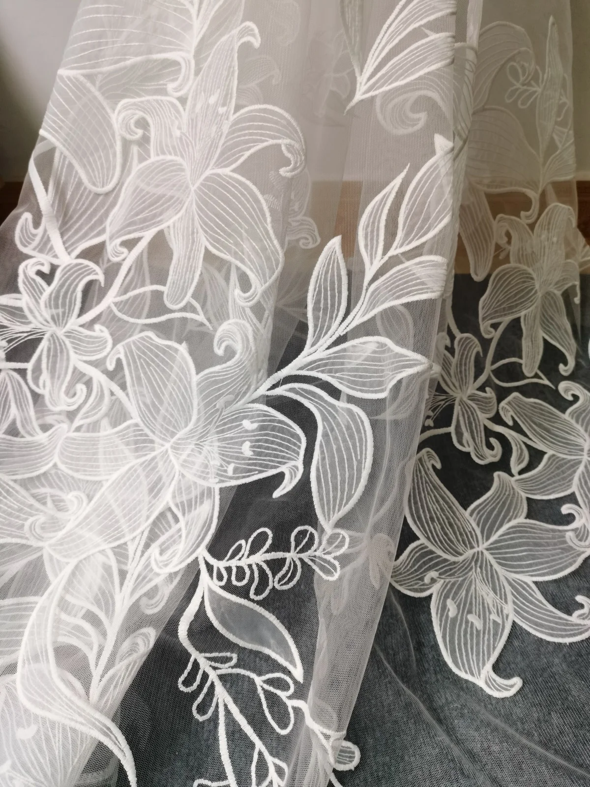 High Quality Embroidery Flower Lace Fabric Organza Laster Cutting Flower for Wedding Dress Fabric 2024 Sell by Yards