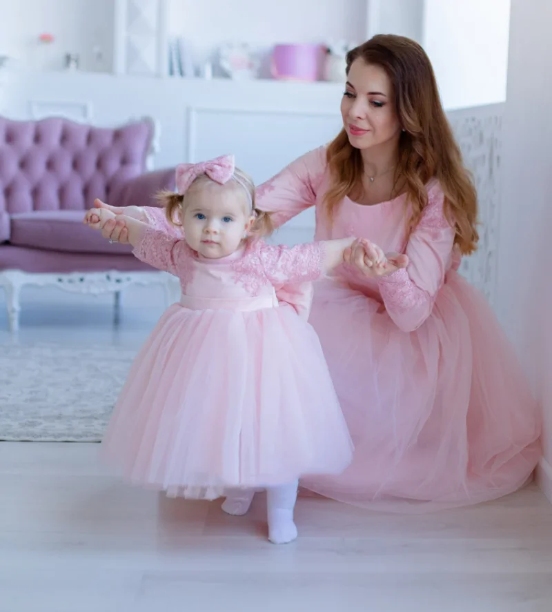 Neue rosa A-Linie Mutter und Tochter passende Kleider Spitze Tüll Baby kleider voller Ärmel Geburtstag Mutter und Kind Kleider Fotoshooting