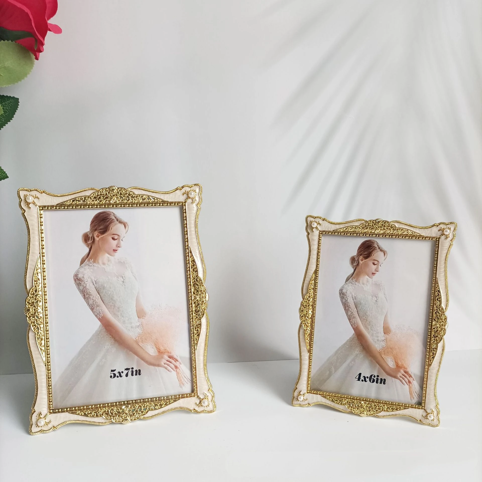 European Creative Gold Metal Photo Frame Study Office Desktop Decoration