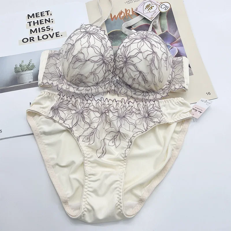 

Luxurious noble sexy lace lingerie set new gathering top support side closure underwear non-steel ring bra set