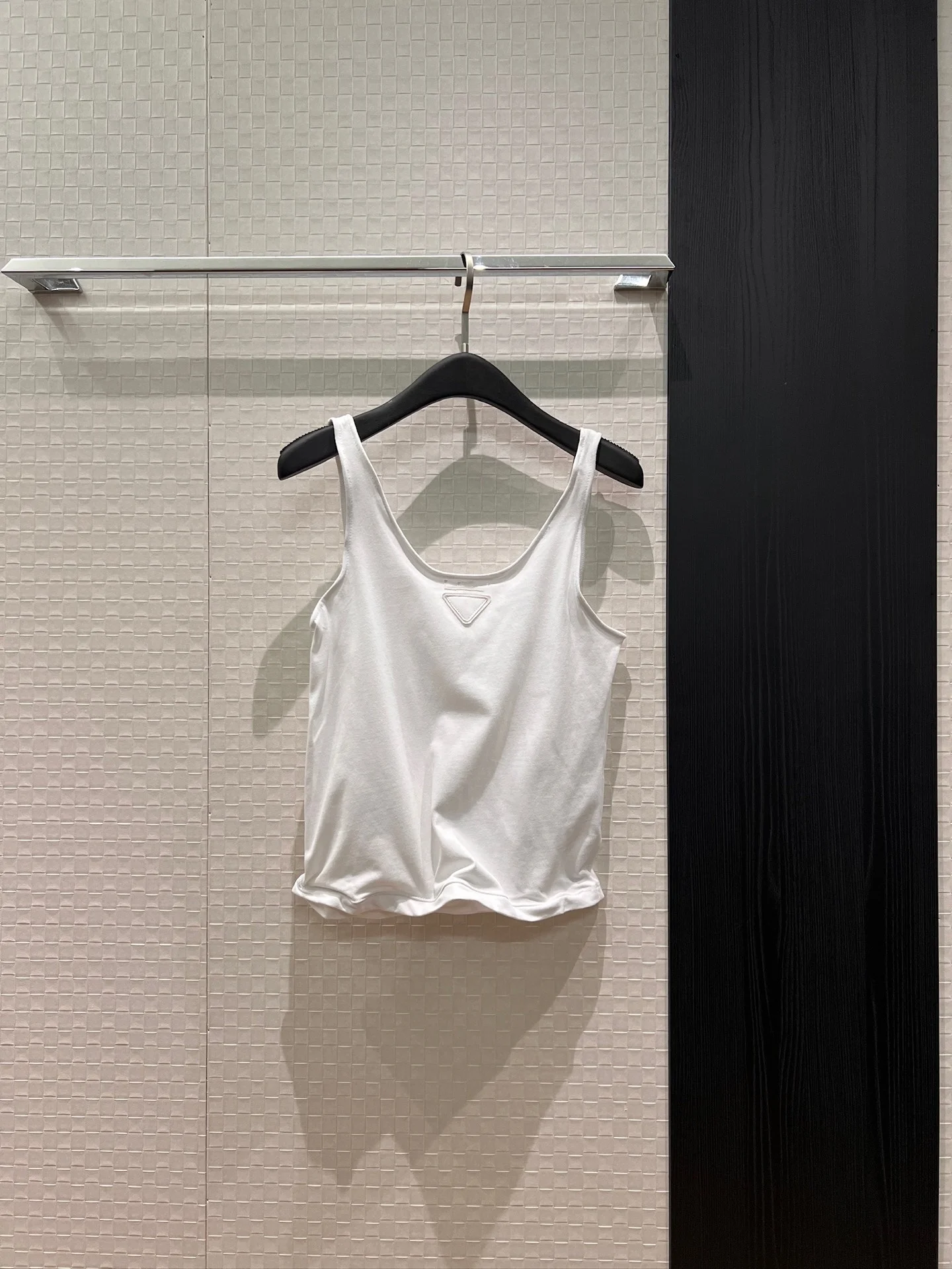 26 Spring Summer Concave-Shaped Aluminum Wire Blouse  With Soft Aluminum Wire Interior  Allows for Free Shape Adjustment  Extrem