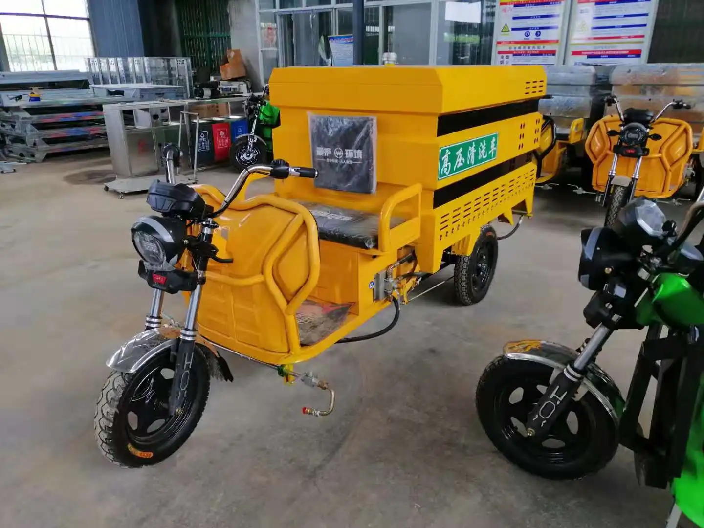 Veicolo elettrico puro per la pulizia ad alta pressione 2025600L per il lavaggio ad acqua ad alta pressione di graffiti dipinti a spruzzo