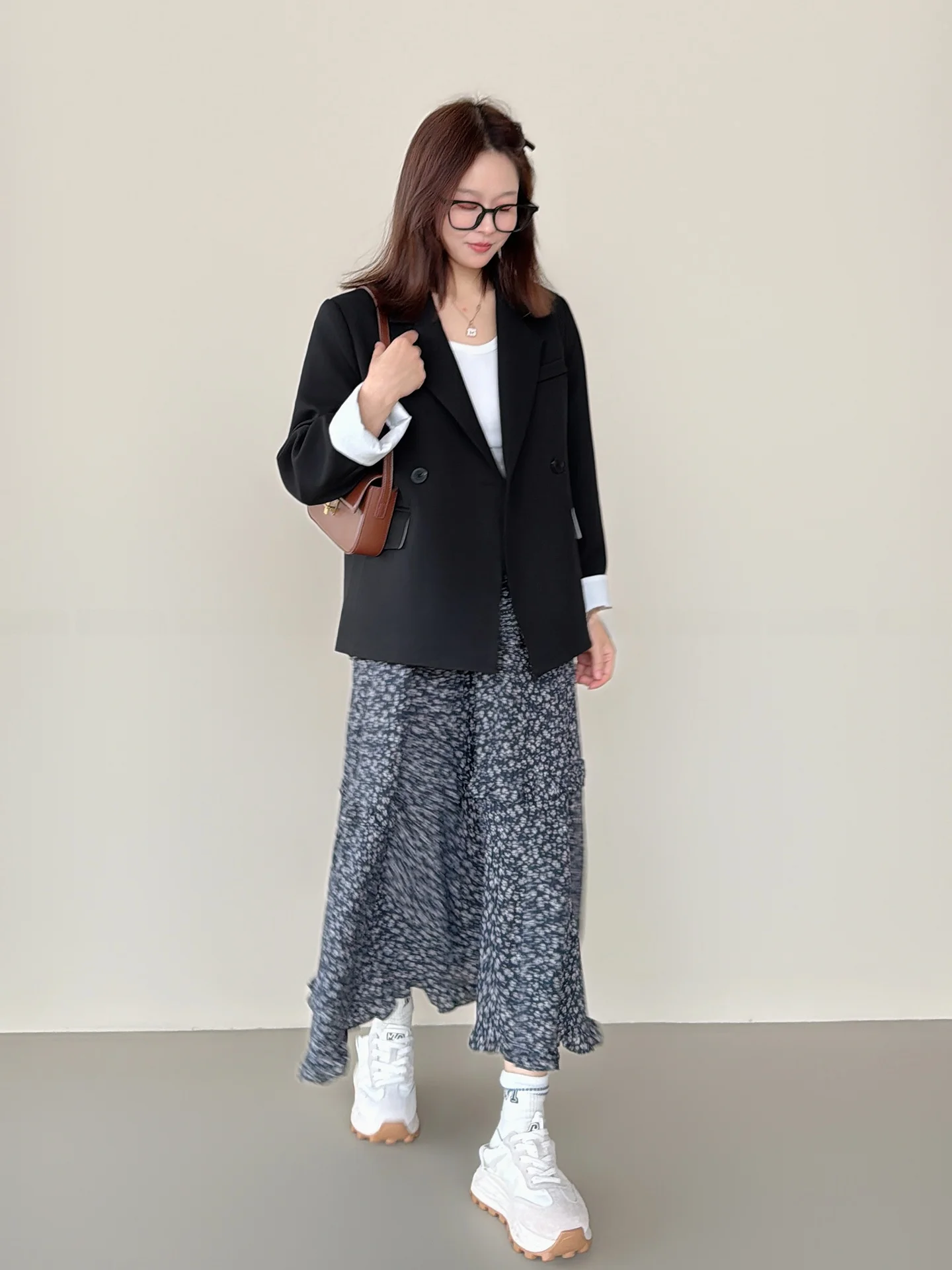 Casual Style Checkered Suit Jacket for Women Short Sleeve Color Block Design Autumn Fashionable 146 Small Size Polyester Fabric
