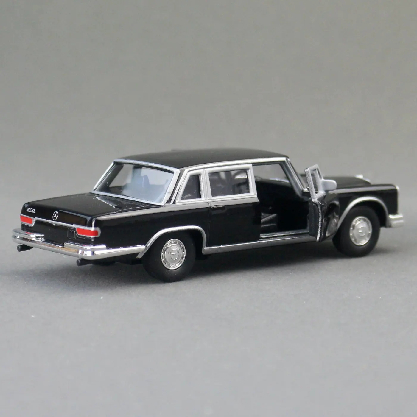 1/36 Mercedes-Benz 600 Pullman 1963 Spielzeugauto Welly Druckguss-Fahrzeug Miniatur Rückzieh-Modell Sammlerstück Geschenk für Freund – Detail 4