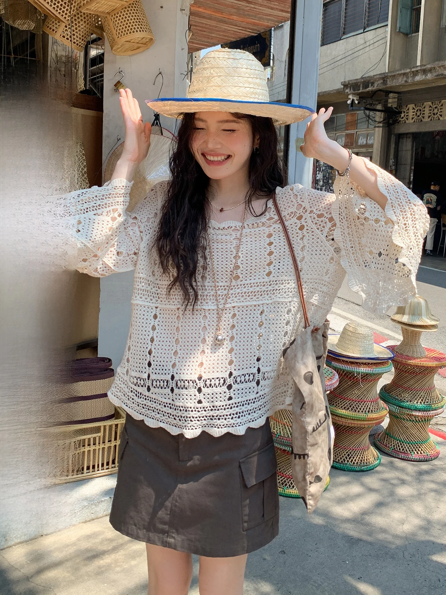 

Женская рубашка с длинным рукавом, ажурная, свободного кроя, в повседневном стиле, летняя, новая модель, дышащая, комфортная, с круглым вырезом.