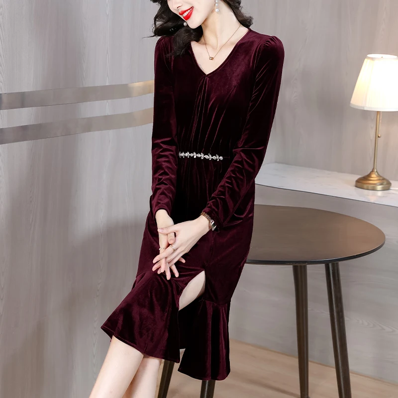 

2023 New Women's Silk Velvet Long Sleeve V-Neck Dress Loose Large Waistband Solid Color Knee Wrap Hip Long Dress Robe