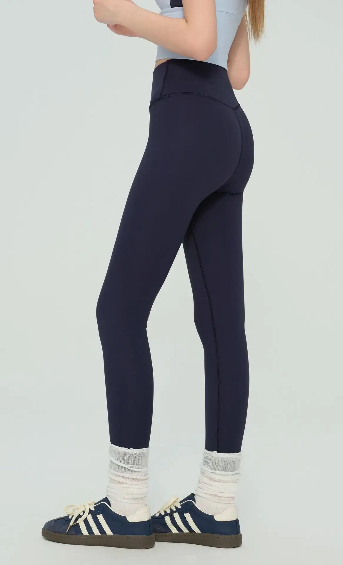 Hochgeschnittene, Po-formende Yoga-Leggings mit Pfirsich-Po-Effekt, nahtlos, hautnah, plus Samt, verdickt, bauchkontrollierend, Sport-Leggings – Detail 5