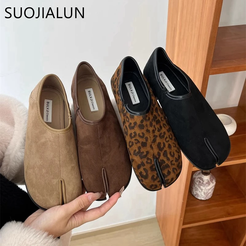 SUOJIALUN sepatu datar wanita, Kasut pantofel elegan mode ujung terpisah, Slip On, hak datar lembut 2024