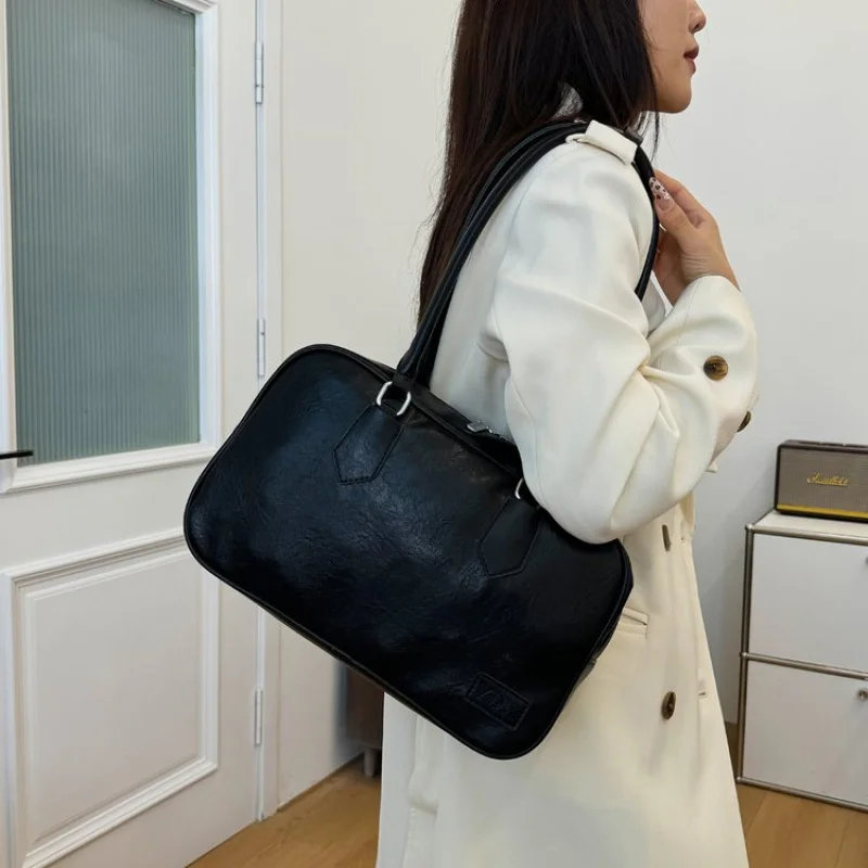 حقيبة كتف نسائية أنيقة من الجلد الفاخر حقيبة كروس مصممة بمحفظة متعددة الاستخدامات حقيبة ساعي البريد ذات علامة تجارية فاخرة للسيدات