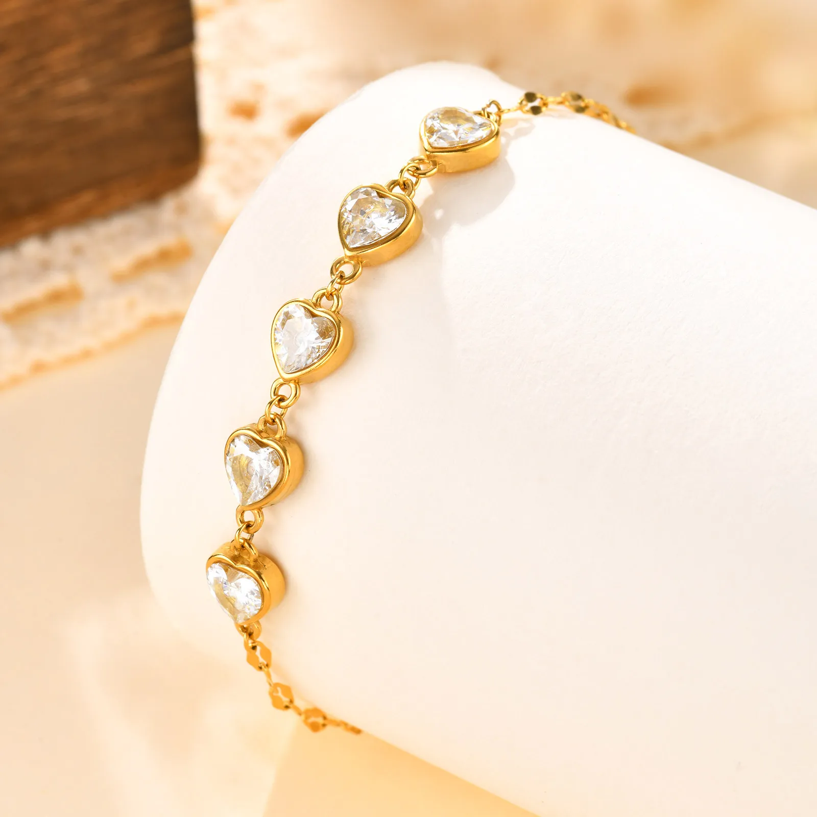 

Adjustable Dainty 18k Gold Plated Chain Link Heart Bracelets for Women Stackable Jewelry