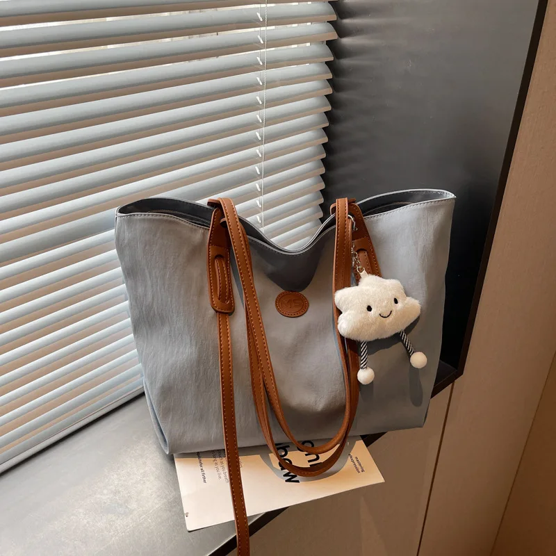 

New Retro Large Capacity Tote Bag for Women Fashion Simple Fresh Texture Shoulder Underarm Bag for Daily Work Commute Bag