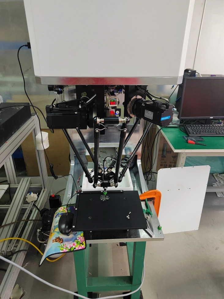Der flexible Ladestation des Spider-Manipulator-Parallel-Ro-Bot unterstützt die Anpassung