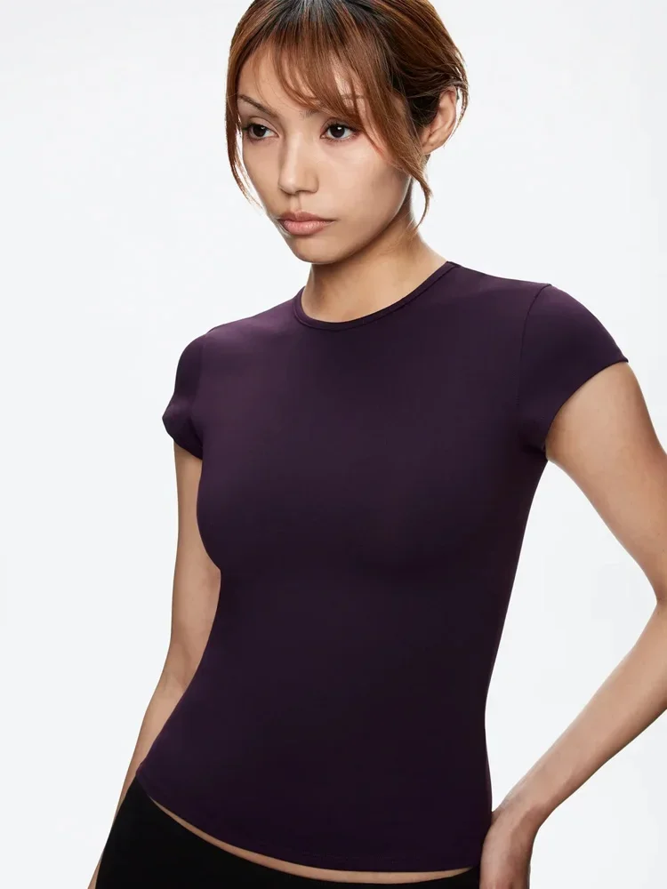 تي شيرت تانك ai باللون الأرجواني بأكمام قصيرة مع خط عنق دائري مناسب للتخسيس، لون أرجواني داكن جذاب جدًا