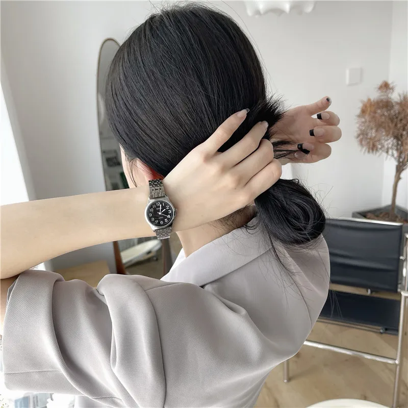 Reloj de cuarzo simple de alta calidad, reloj resistente al agua con correa de acero de temperamento de moda resistente al agua de lujo de nicho elegante para mujer