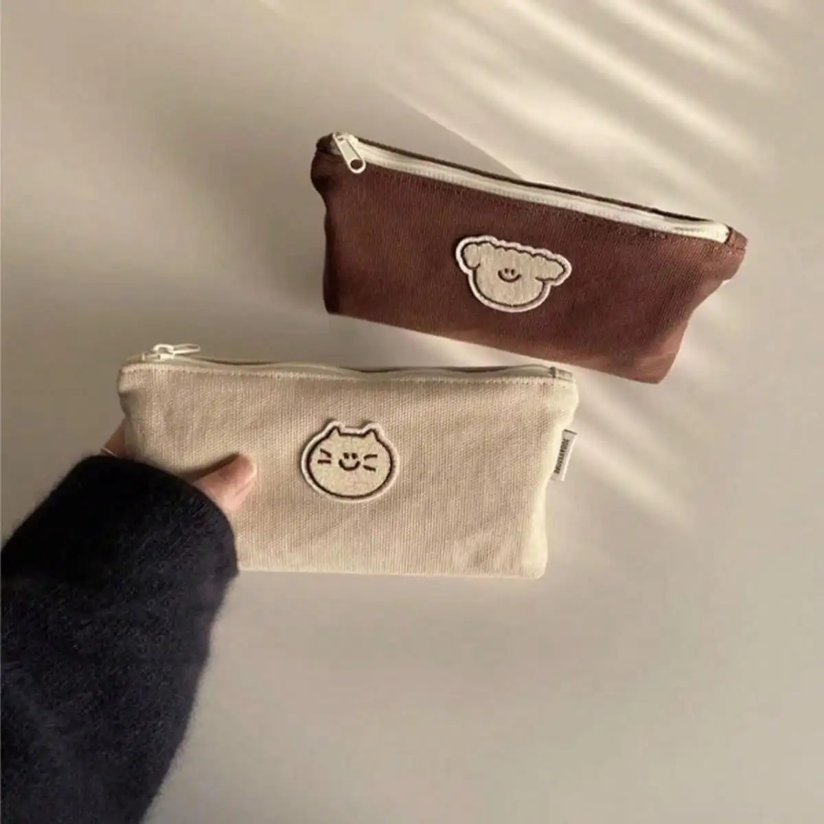 

1 шт. Милый вместительный пенал из холщовой ткани с рисунком кошек и собак, косметичка, стильный и практичный чехол для канцелярских принадлежностей, подарок к началу учебного года