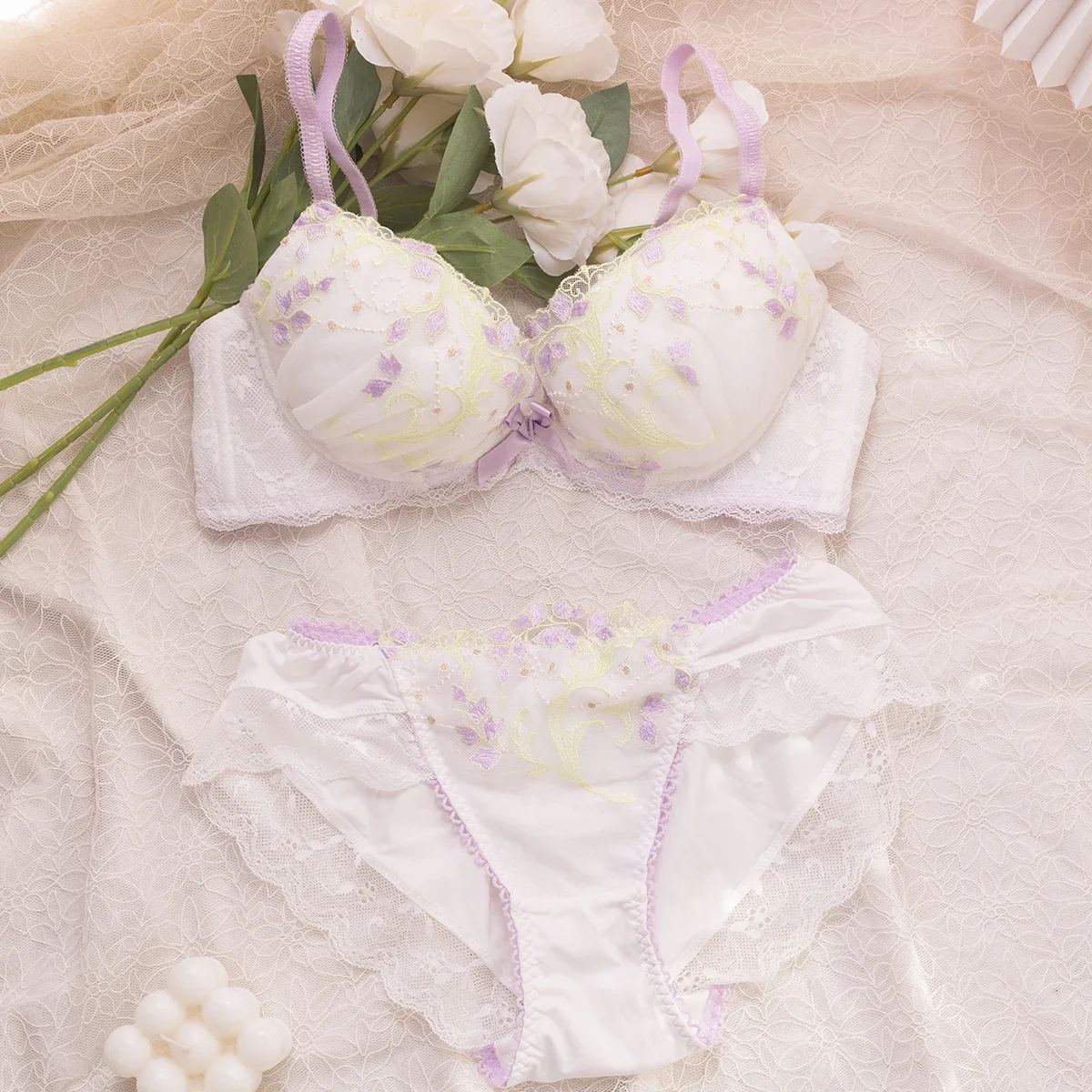 Set di biancheria intima per ragazze dolci e adorabili, sezione sottile di seni grandi, mostra un piccolo anello in acciaio raccolto, reggiseno da donna, lingerie floreale